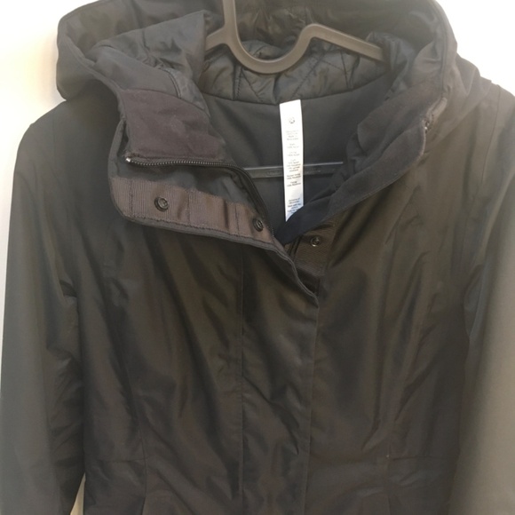 Lululemon Insulated Jacket waterproof size 4 Black RARE NEW CONDITION - Picture 7 of 11